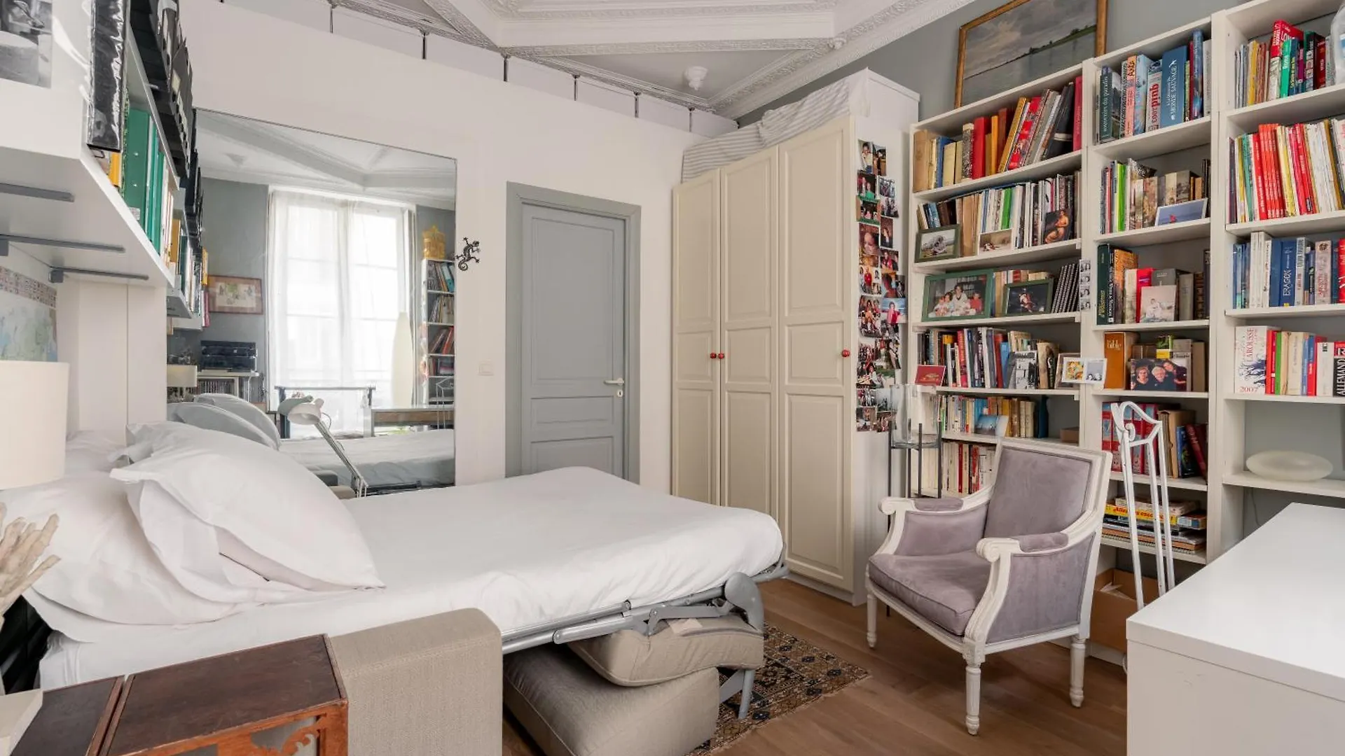 Veeve - Playful Atelier Apartment Paris France