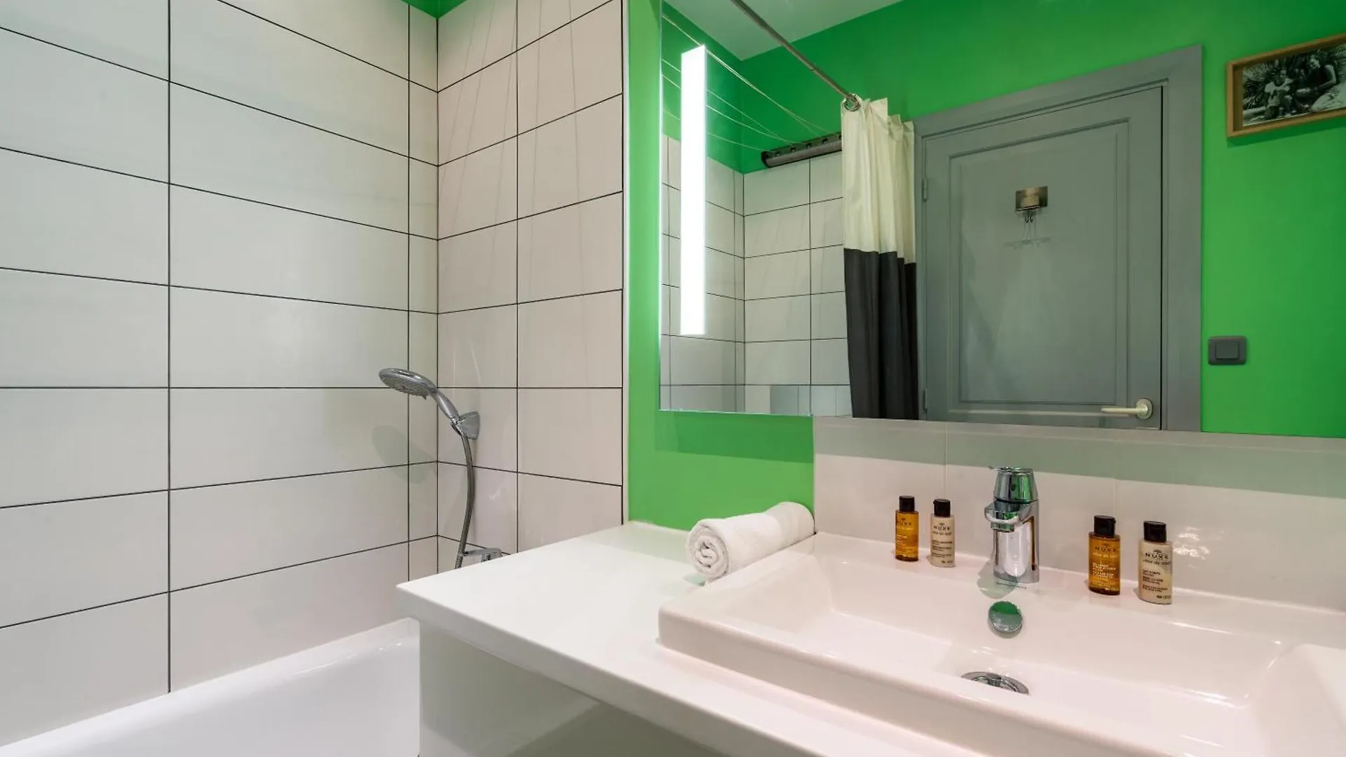 Veeve - Playful Atelier Apartment Paris